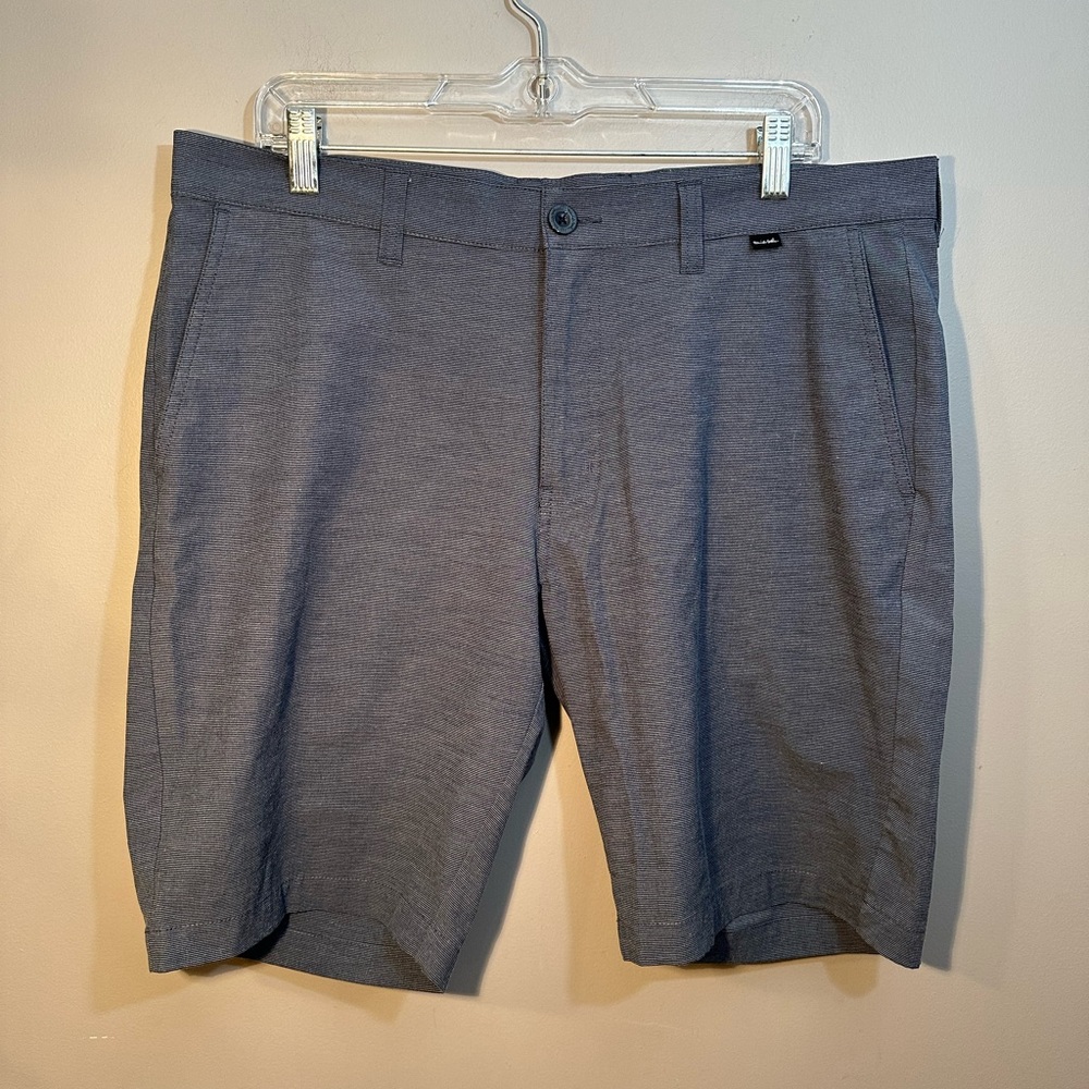 Travis Mathew Chino Golf Shorts Men's 36 Blue Striped Flat Stretch 9" Inseam